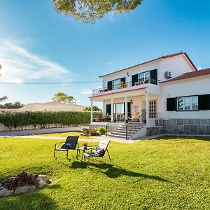 Guest house Moro's Friends House -, Cascais